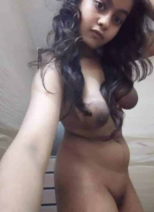 Nangi Selfie