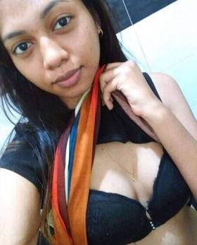 Nangi Selfie