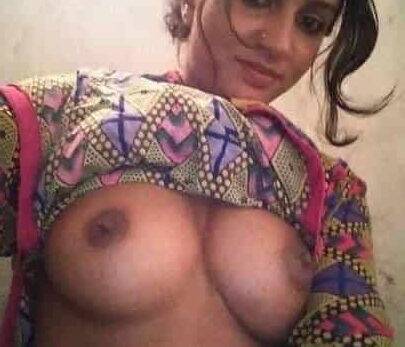 Nangi Selfie