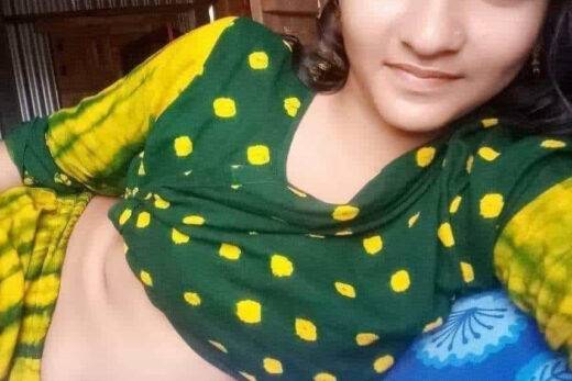 Nangi Selfie