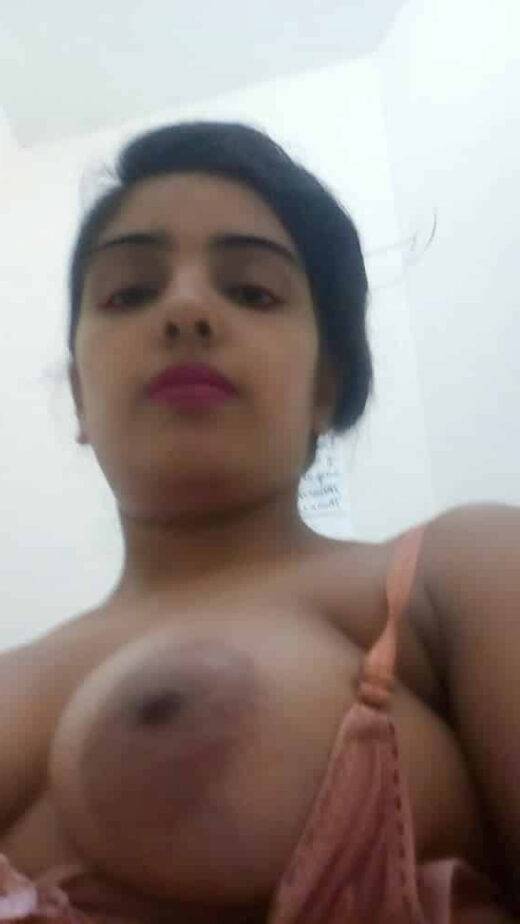 Nangi Selfie