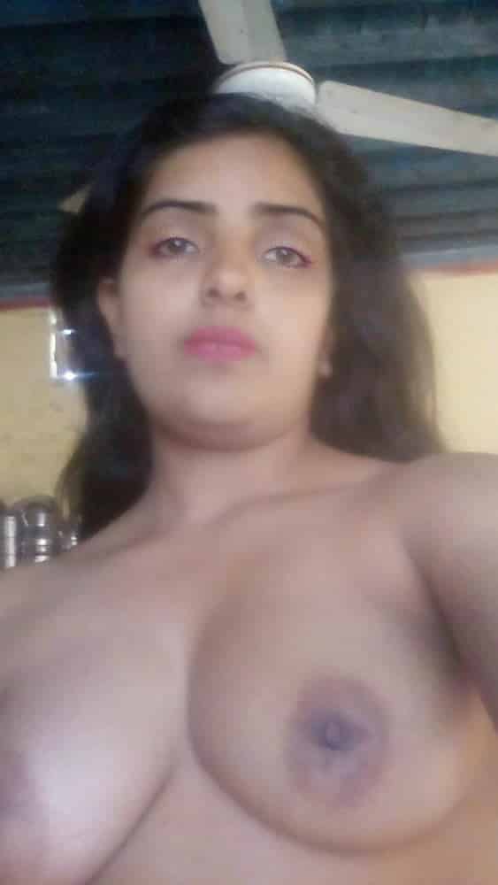 Nangi Selfie