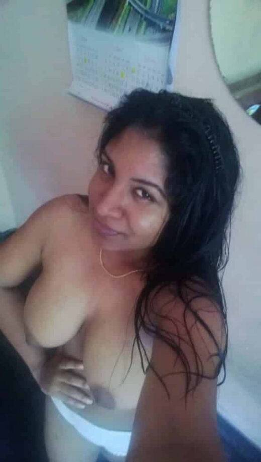 Nangi Selfie