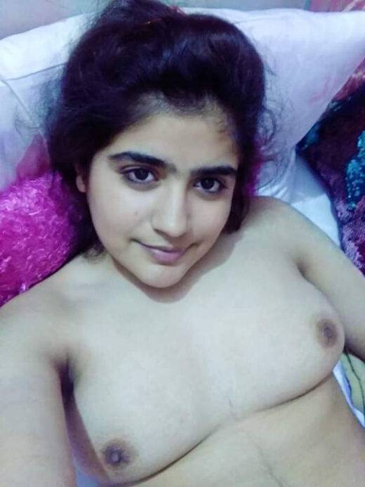 Nangi Selfie