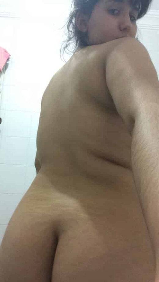 Nangi Selfie