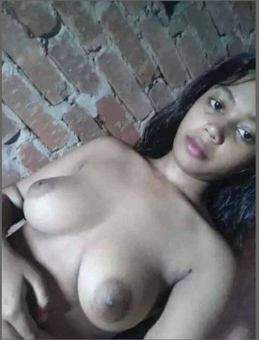 Nangi Selfie