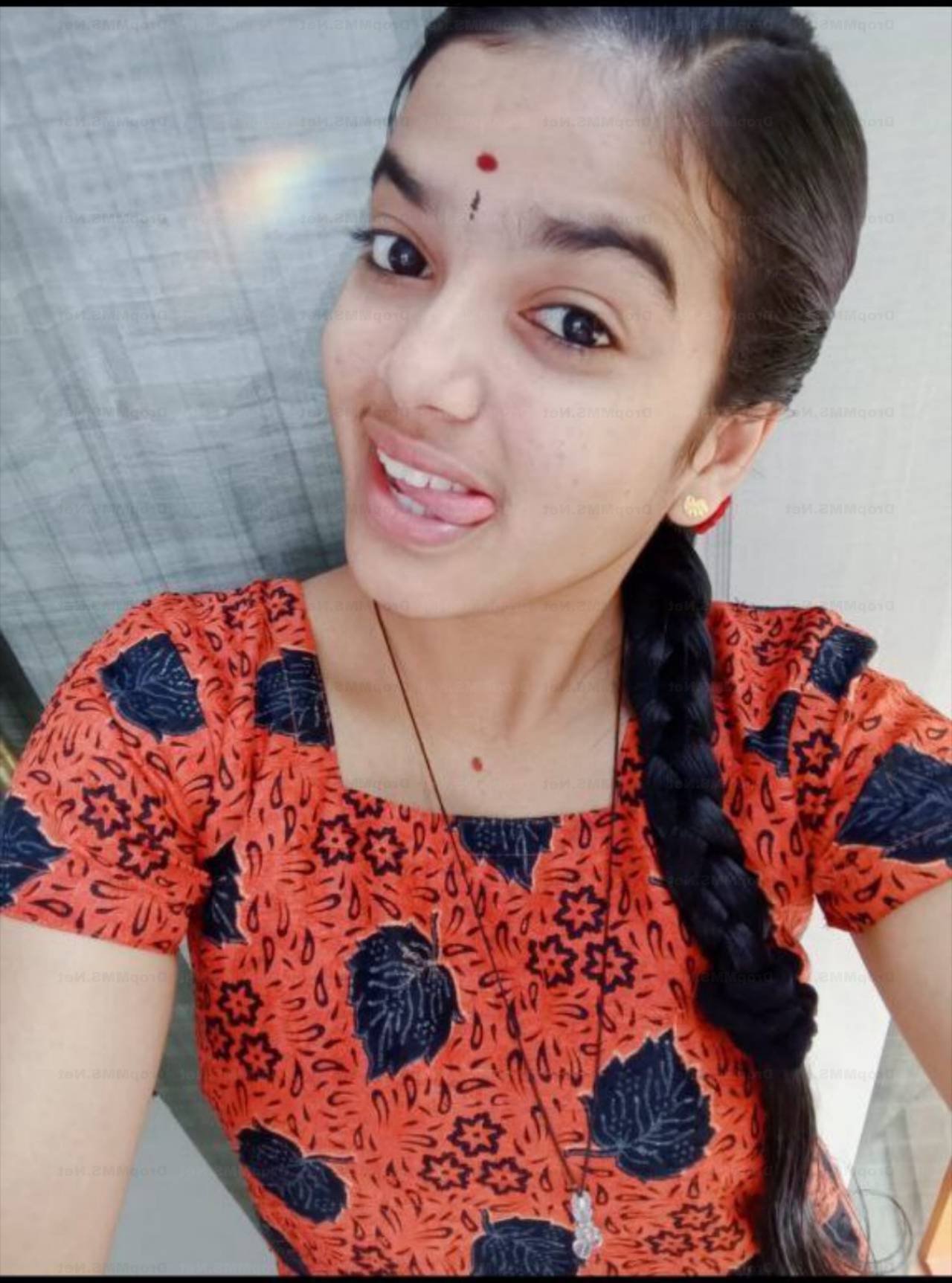 Nangi Selfie