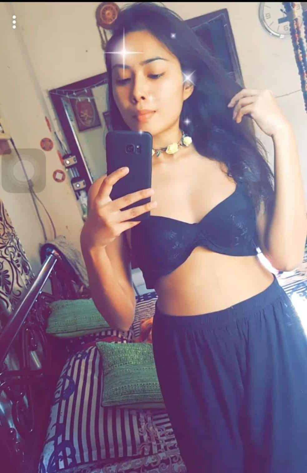 Nangi Selfie