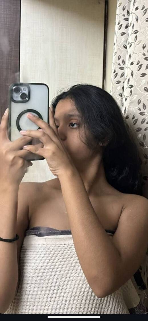 Nangi Selfie