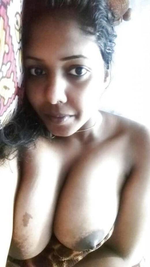 Nangi Selfie