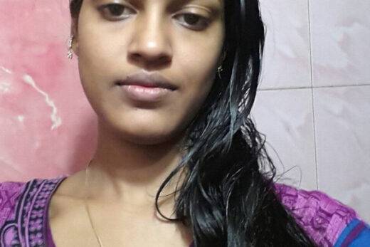 Nangi Selfie