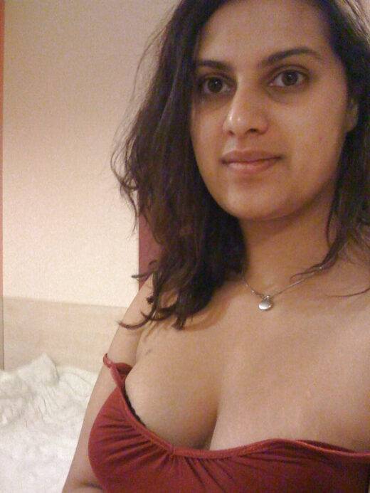 Nangi Selfie