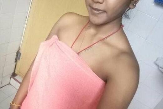 Nangi Selfie