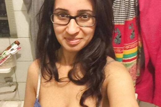 Nangi Selfie