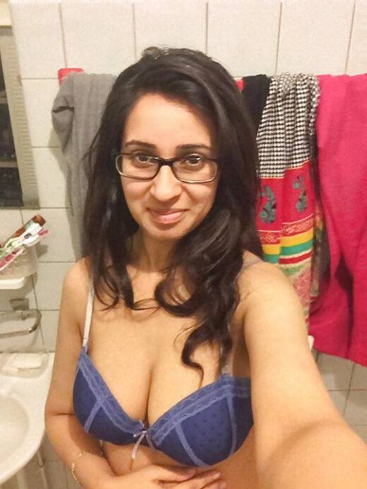 Nangi Selfie