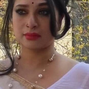 Nangi Selfie