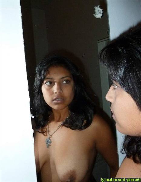 Nangi Selfie