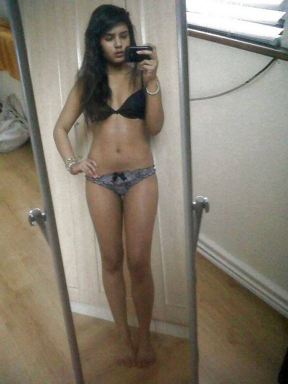 Nangi Selfie