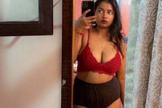 Nangi Selfie