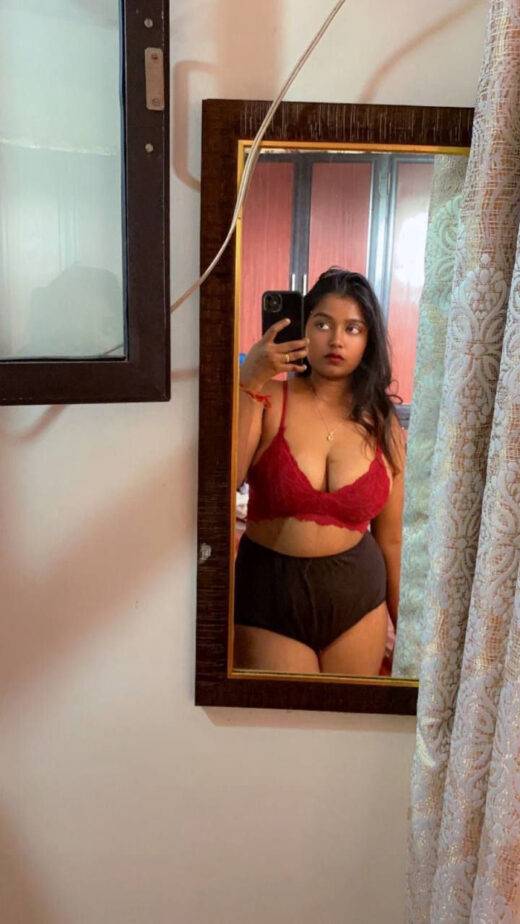 Nangi Selfie