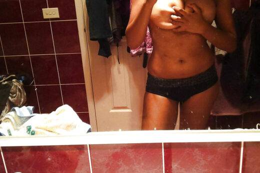 Nangi Selfie