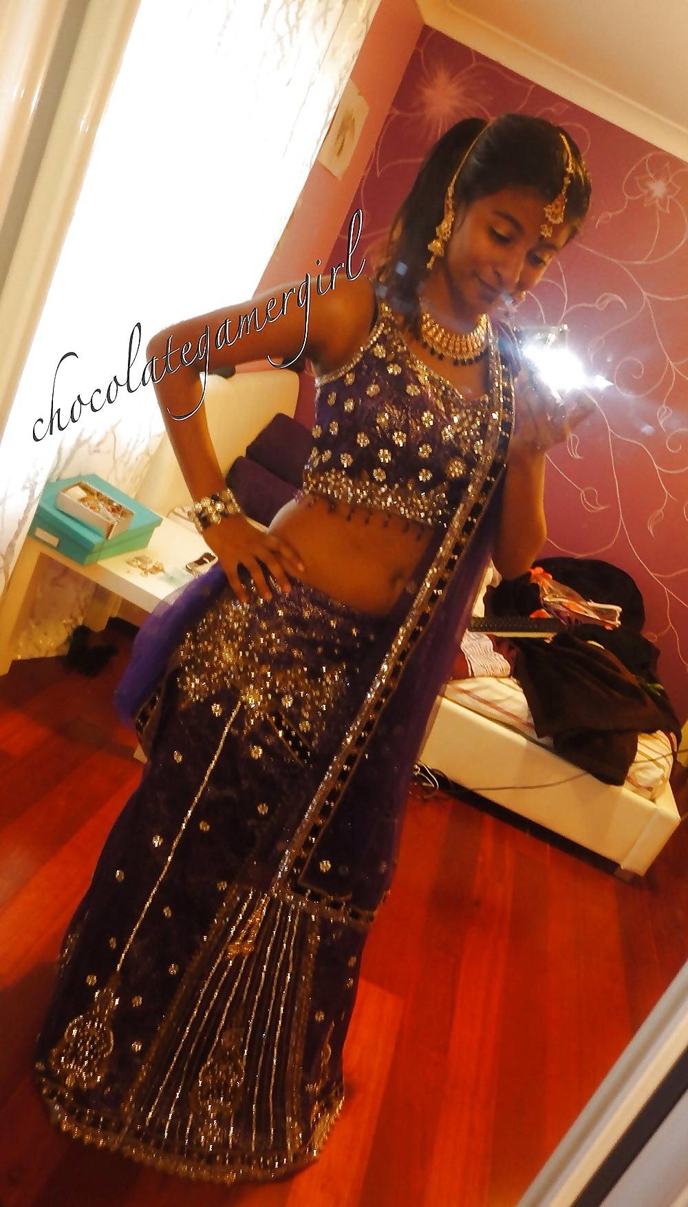 Nangi Selfie
