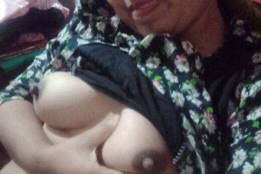Nangi Selfie