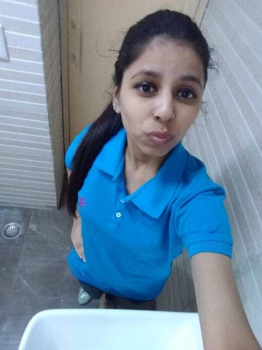 Nangi Selfie