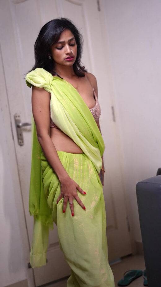 Nangi Selfie