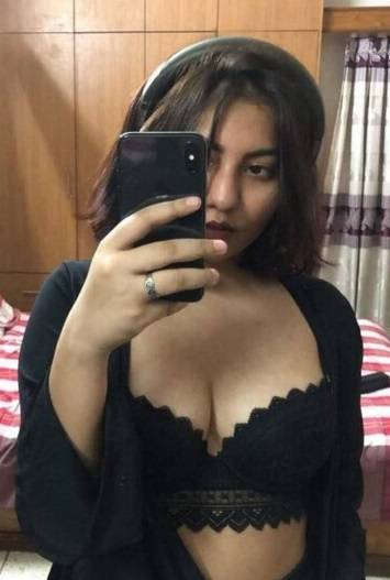 Nangi Selfie