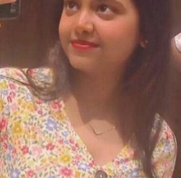Nangi Selfie