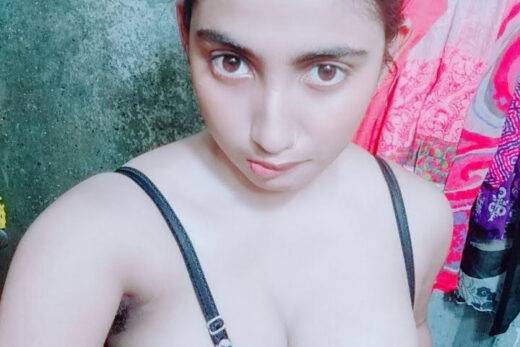 Nangi Selfie