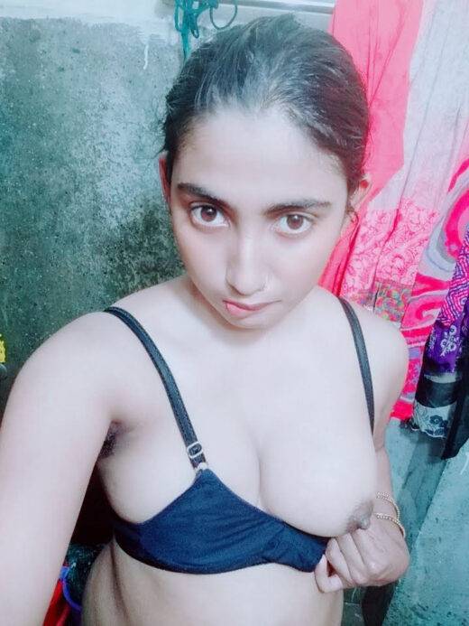 Nangi Selfie