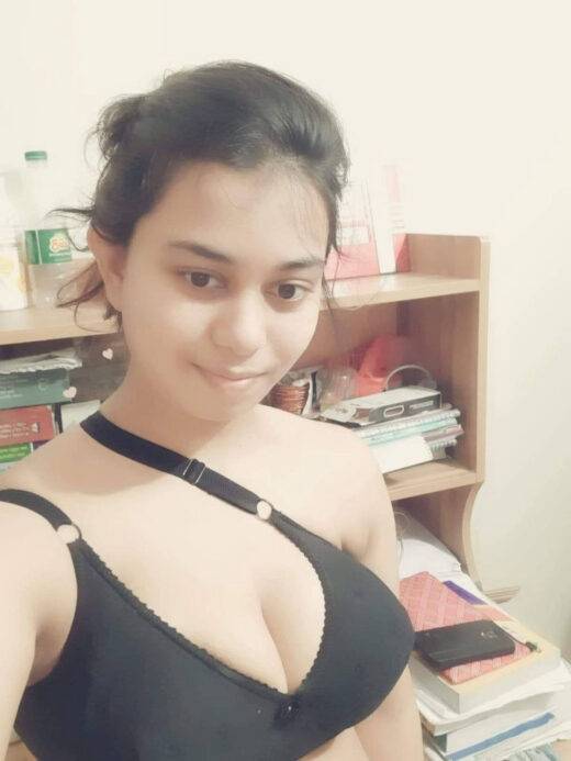 Nangi Selfie