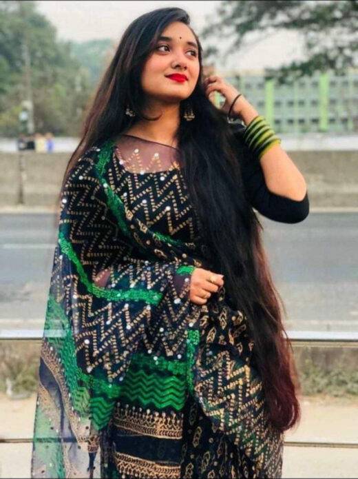 Nangi Selfie