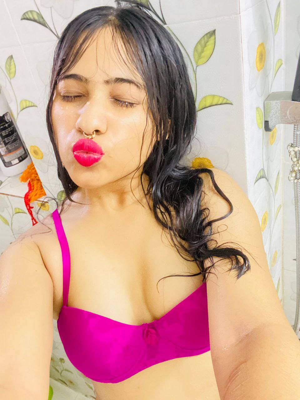 Nangi Selfie