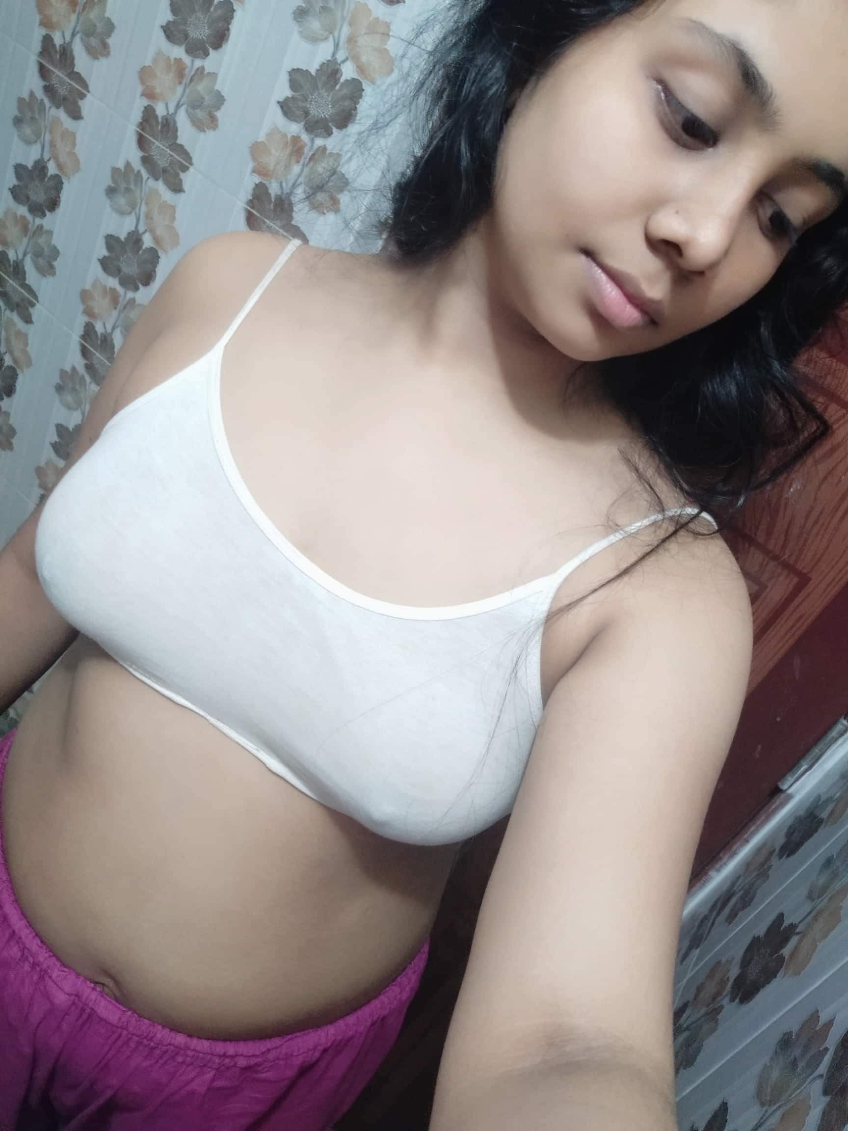 Nangi Selfie
