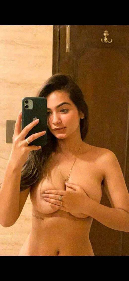 Nangi Selfie