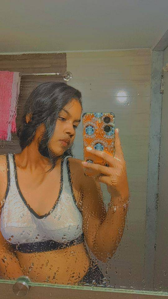Nangi Selfie