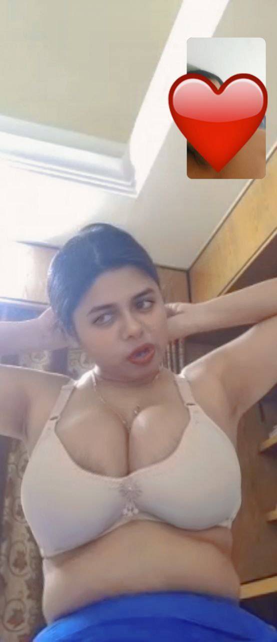 Nangi Selfie
