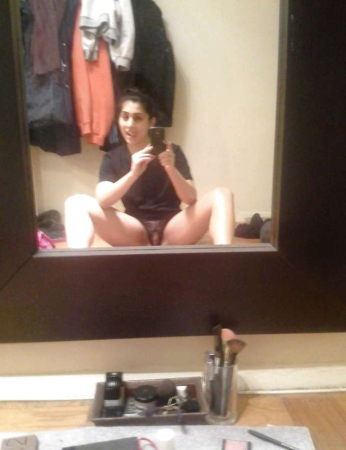 Nangi Selfie