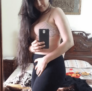 Nangi Selfie