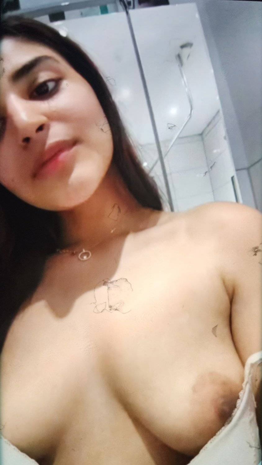 Nangi Selfie