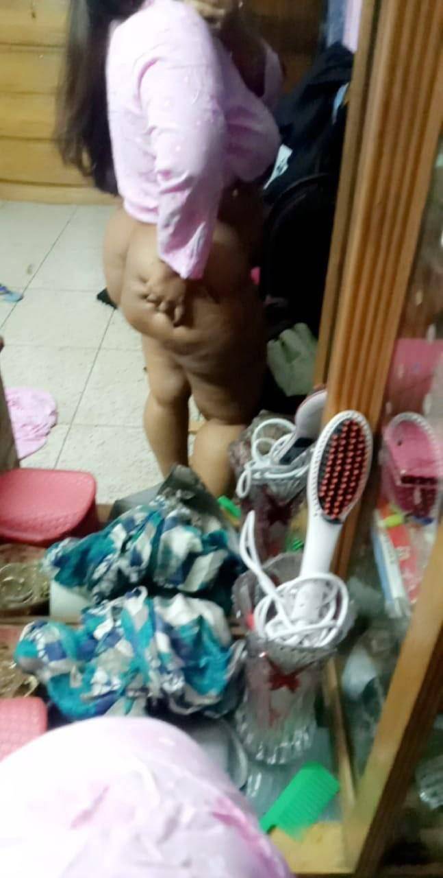 Nangi Selfie