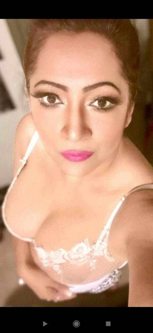 Nangi Selfie