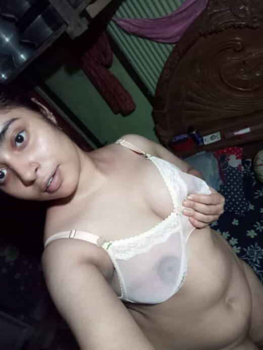 Nangi Selfie