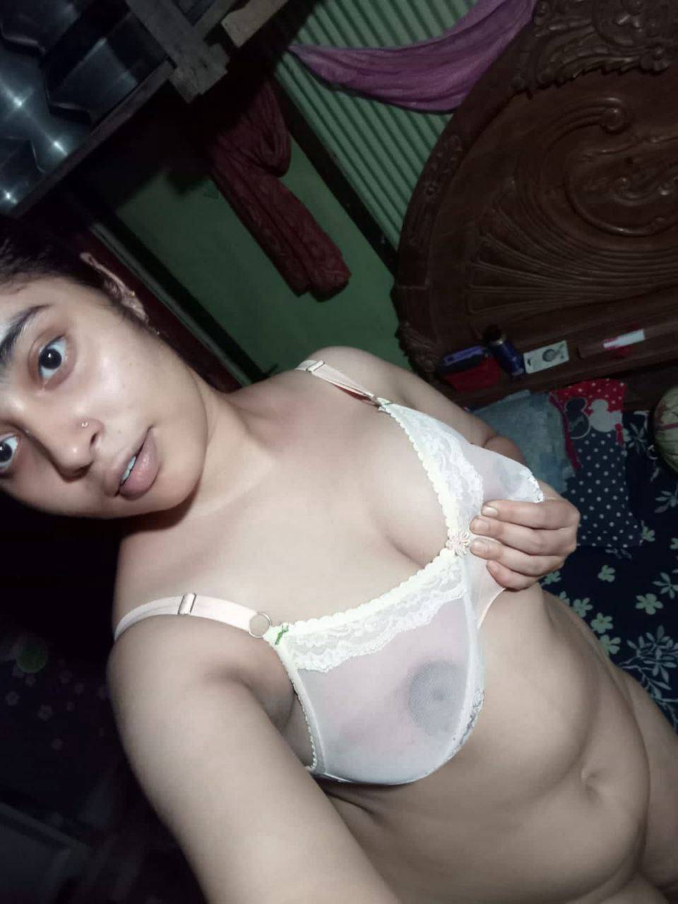Nangi Selfie