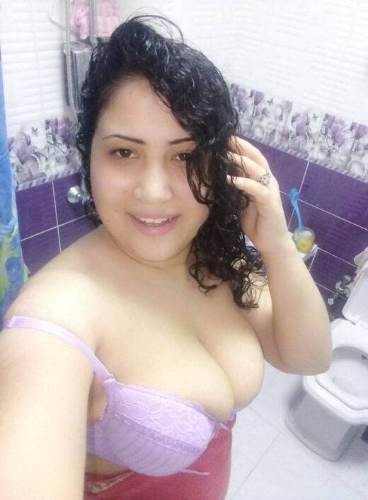 Nangi Selfie