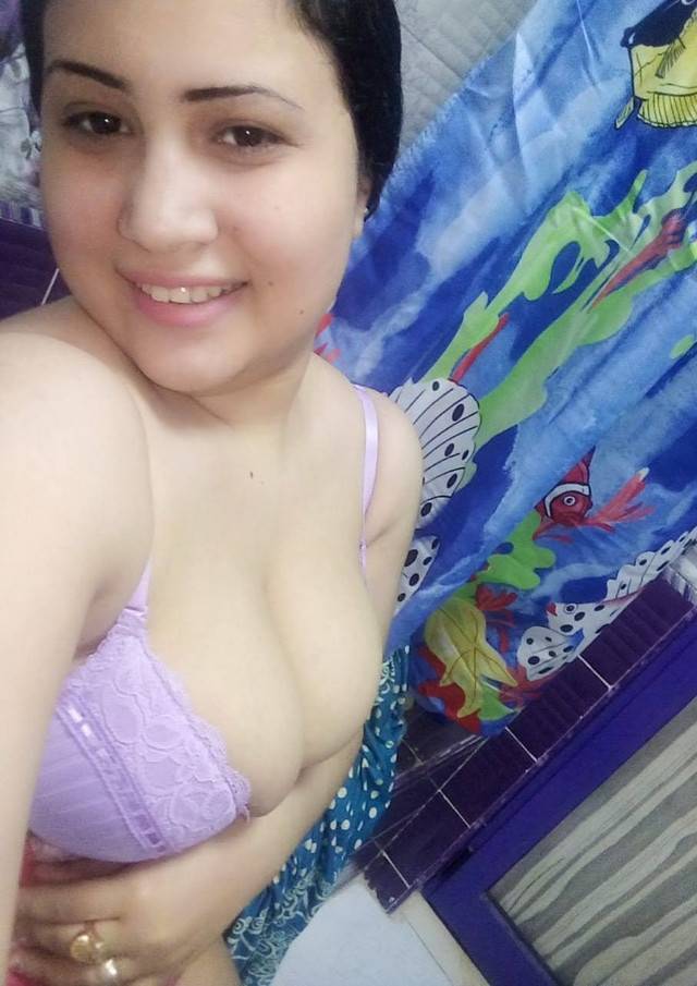 Nangi Selfie
