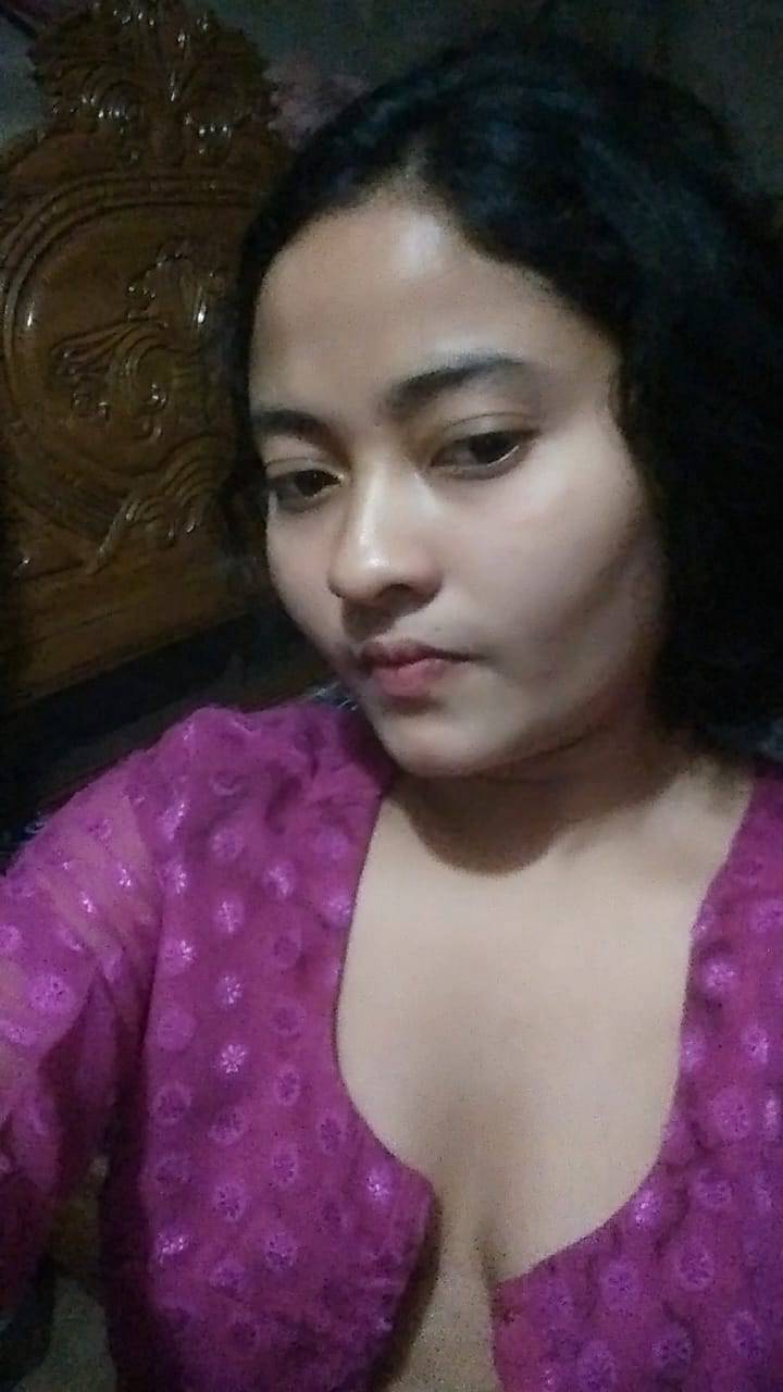 Nangi Selfie